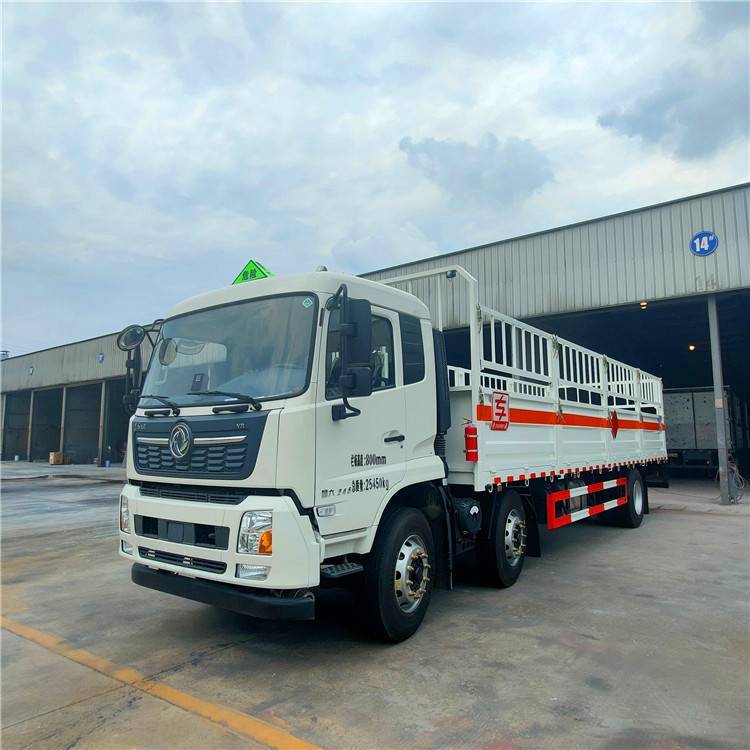 東風(fēng)天錦小三軸氣瓶車(chē)2類易燃?xì)怏w運(yùn)輸拉天然氣運(yùn)貨