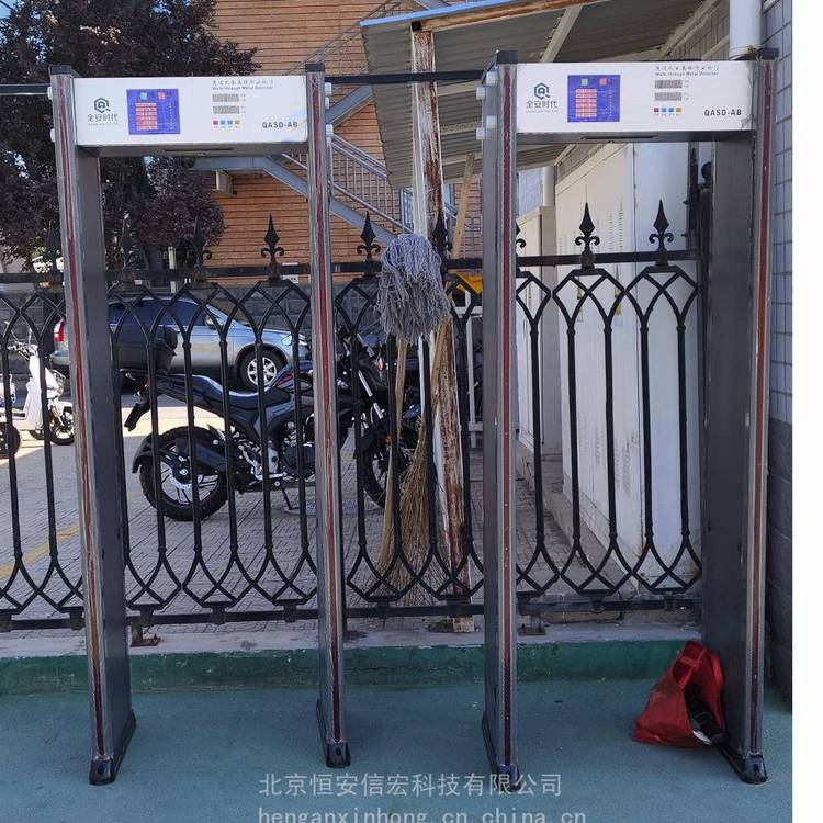 北京兩門一機(jī)安檢口帶人操作安檢門安檢機(jī)出租