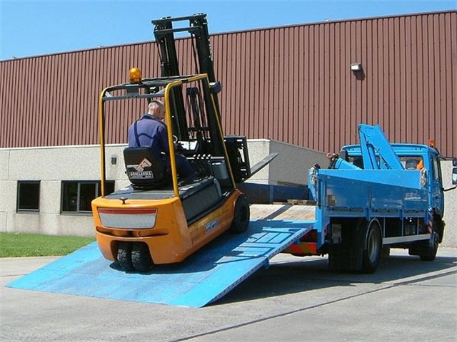 車載折疊式登車橋分體式裝箱裝卸平臺(tái)集裝箱裝車橋移動(dòng)卸貨平臺(tái)