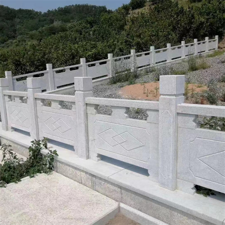 青石欄桿雕刻定做庭院河道精美浮雕石欄板歡迎定做