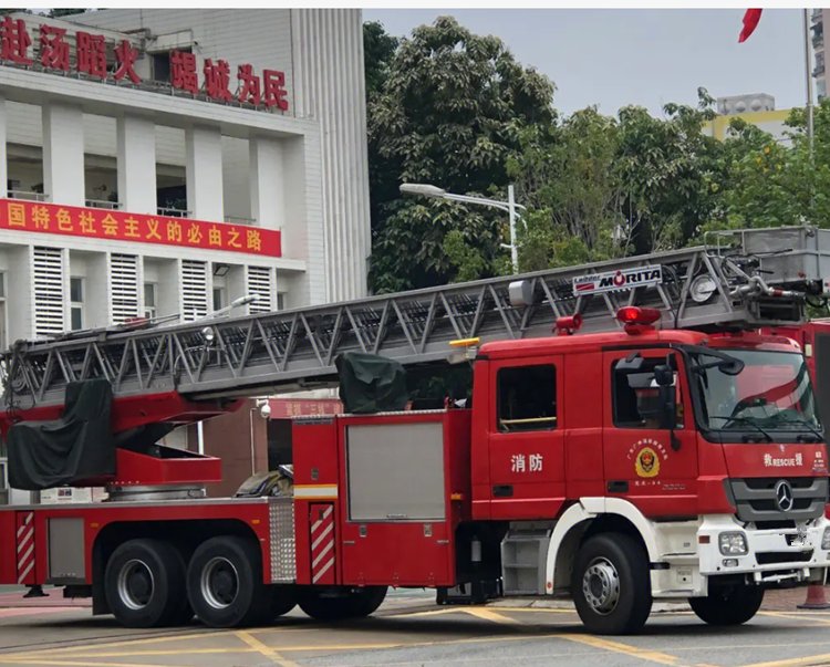 24噸奔馳大型水罐泡沫消防車化工車油廠應(yīng)急滅火車需定制