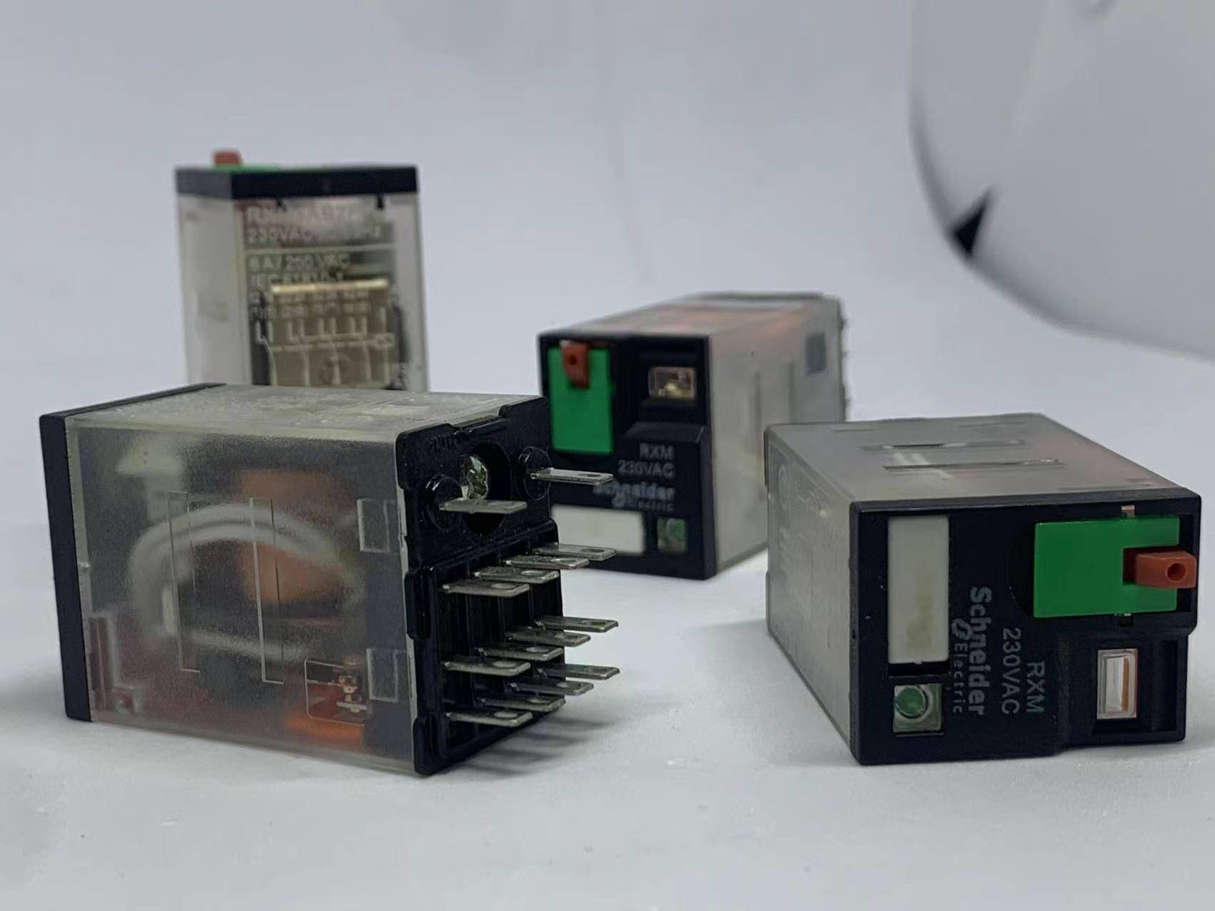 施耐德中間繼電器RXM4AB2B7可插拔式RXM系列有LED指示燈