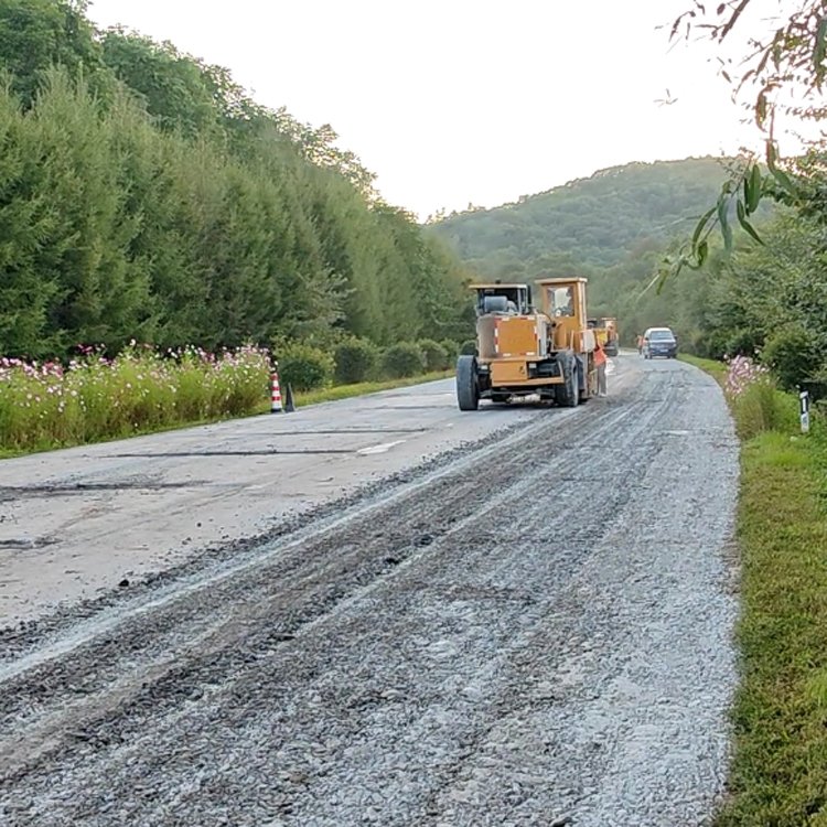 水泥路面共振碎石化施工?適合各級水泥路面破碎改造