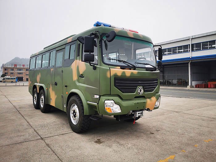 24-31座越野客車東風(fēng)EQ6820ZT6D型消防運(yùn)兵車