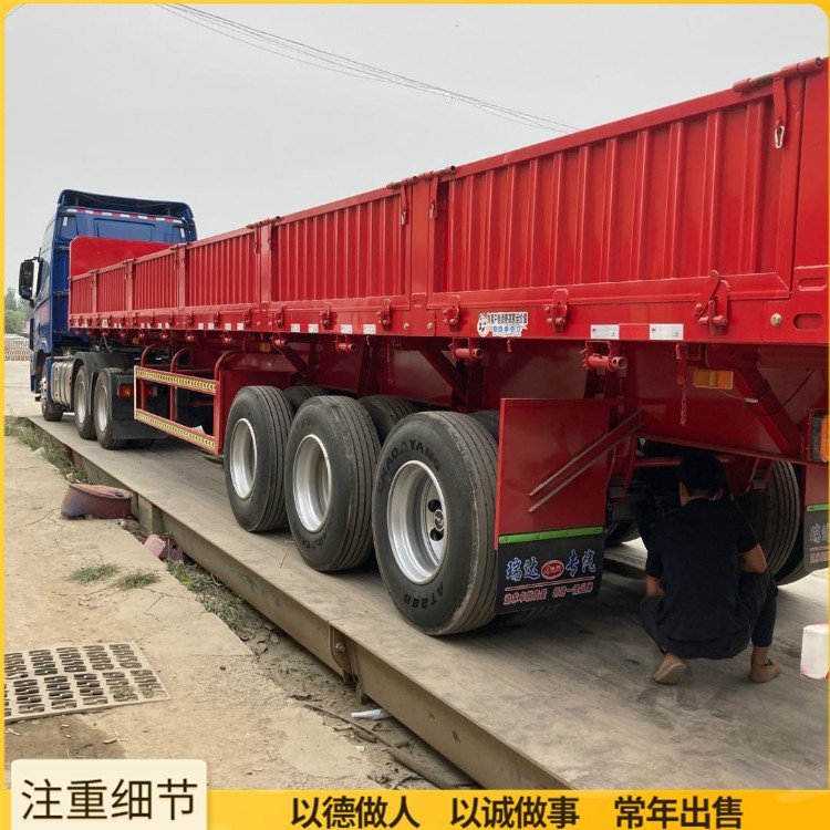 物料側(cè)翻自卸車標(biāo)箱側(cè)翻半掛車側(cè)翻運輸半掛車價格報價