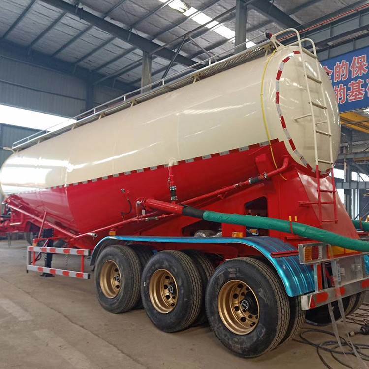 大型水泥罐半掛車(chē)工業(yè)輕型粉煤灰罐車(chē)整車(chē)結(jié)構(gòu)合理