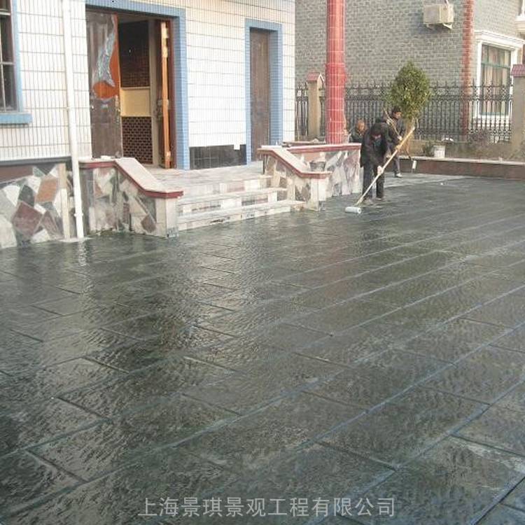 云南藝術(shù)壓花地坪材料全省銷售昭通壓花路面施工仿大理石彩色路面