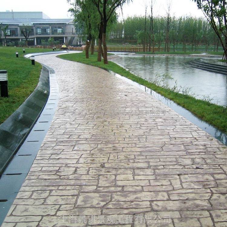 別墅自建庭院壓花地坪材料、小區(qū)仿石壓模路面施工