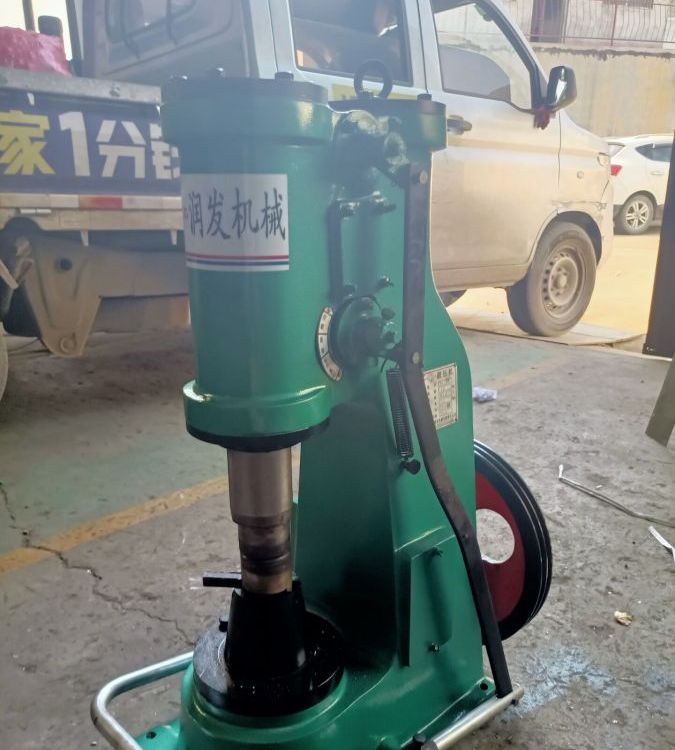 c41-16kg空氣錘單體式鍛打電動(dòng)錘小型農(nóng)具機(jī)床