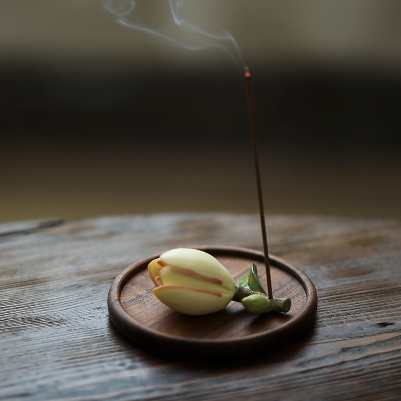 景德鎮(zhèn)陶瓷復古風手捏枝丫含笑花香插雅致茶寵小號禪意茶玩擺件瓷