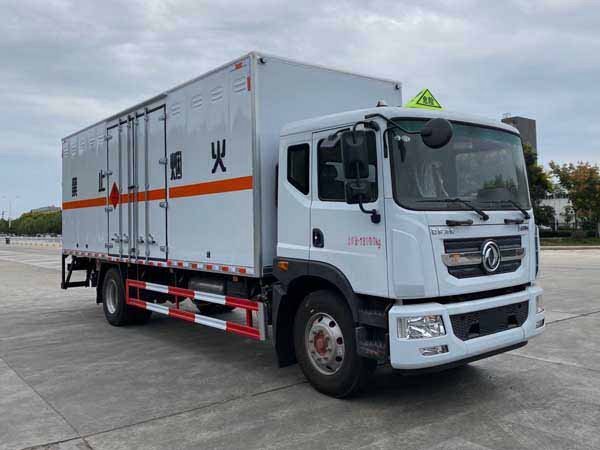 東風(fēng)10噸毒性氣體廂式運(yùn)輸車(chē)運(yùn)輸液態(tài)氯2類(lèi)3項(xiàng)危險(xiǎn)品專(zhuān)用車(chē)
