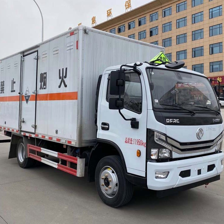 東風(fēng)腐蝕性物品廂式運(yùn)輸車運(yùn)輸5噸腐蝕危險(xiǎn)貨物?；穼Ｓ密噺S家