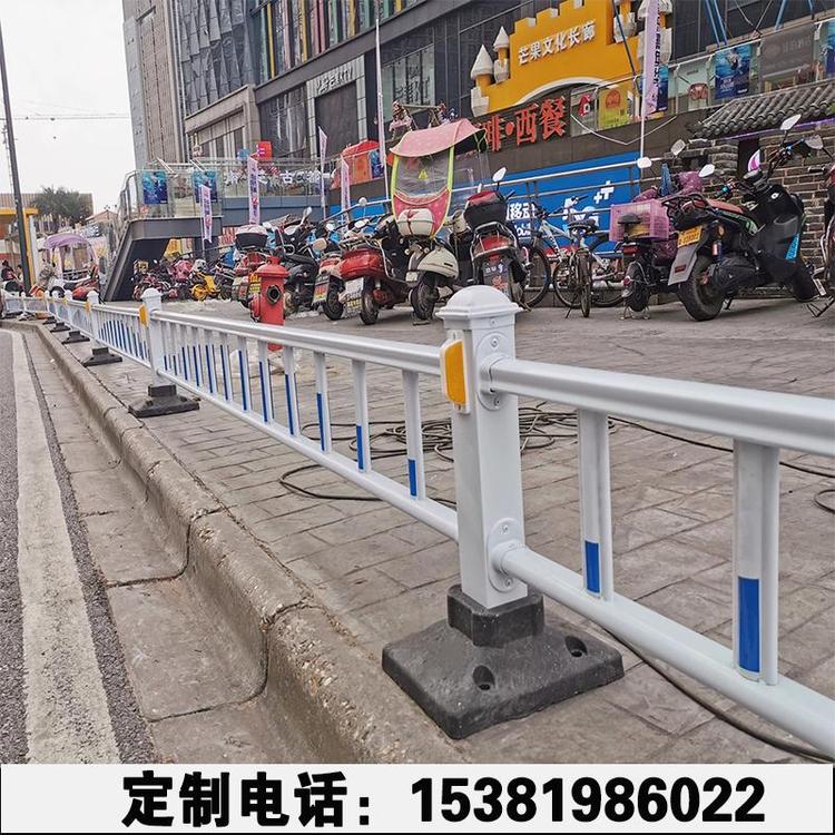 浙江溫州市政護(hù)欄鋅鋼道路隔離欄桿京式交通防撞隔離欄廠家批發(fā)