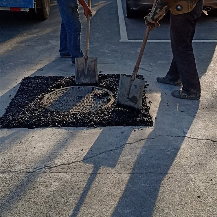 煙臺華通瀝青冷補料保持路面平整保減少道路重修次數(shù)延長道路壽命