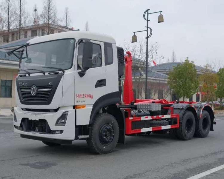 東風(fēng)天龍后八輪勾臂垃圾車關(guān)鍵部位采用進口密封件性能穩(wěn)定