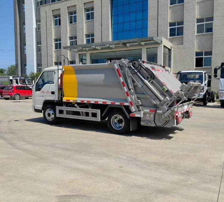 可進(jìn)地下室生活垃圾轉(zhuǎn)運(yùn)車藍(lán)牌壓縮垃圾車密封性好