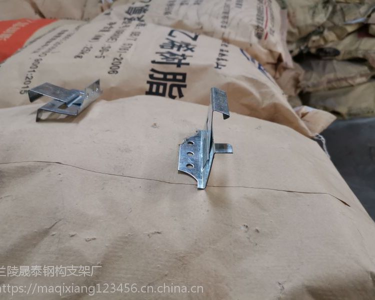 供應(yīng)470屋面板支架-470型屋面板暗扣滑動支架
