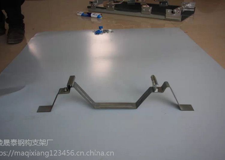 yx114-333-666型彩鋼瓦支架材質(zhì)熱鍍鋅厚度2.0mm3.0mm