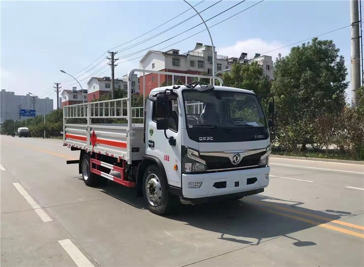 5噸液化氣瓶運(yùn)輸車，東風(fēng)4米2倉欄式危貨車，不超重，全國可上牌