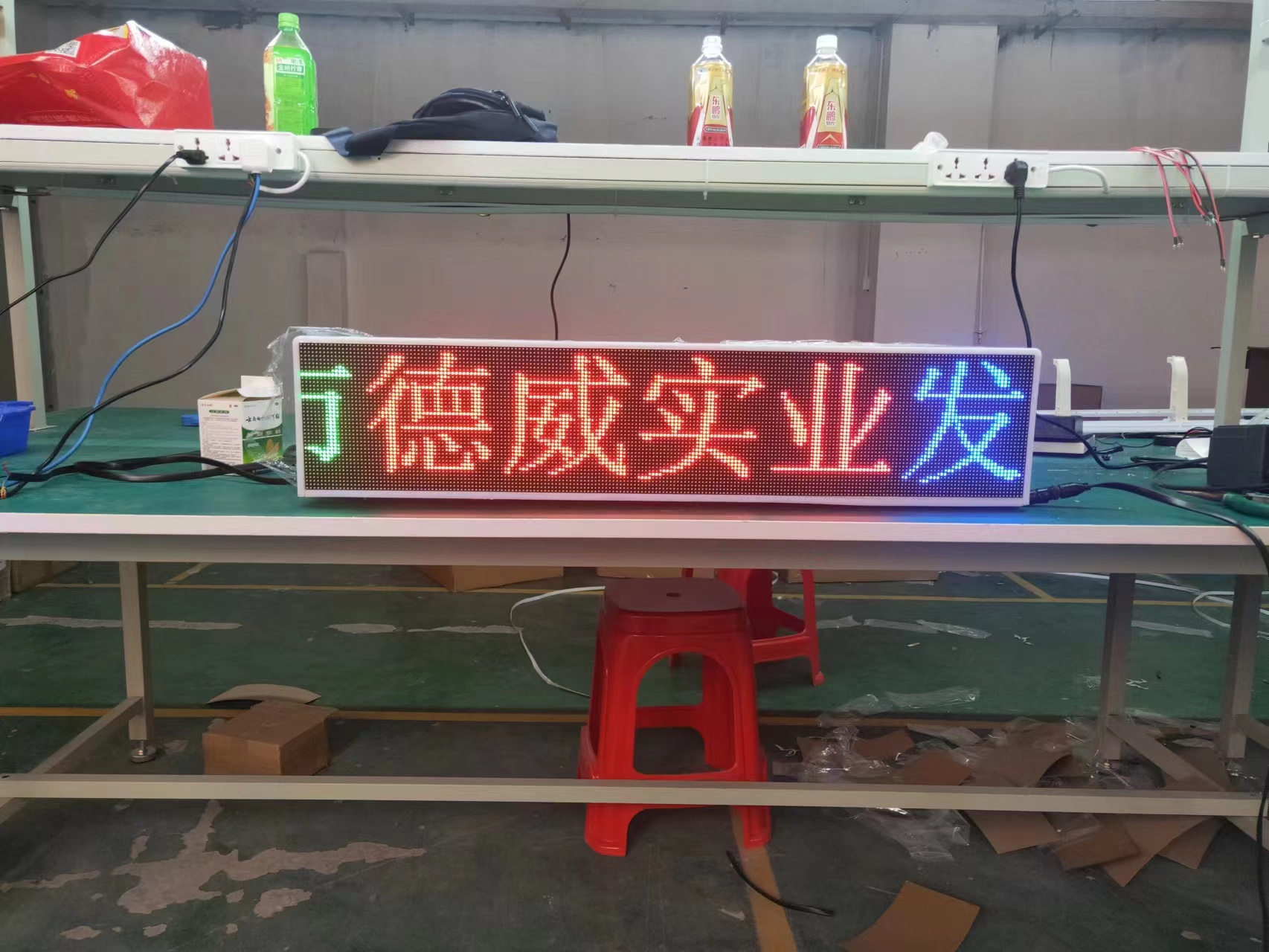 德威4G無線發(fā)布P4高清出租車LED頂燈車頂屏廠家
