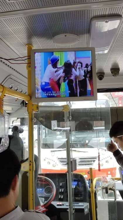 德威高清智能公交車內(nèi)LCD電子廣告機(jī)車載LED顯示屏廠家