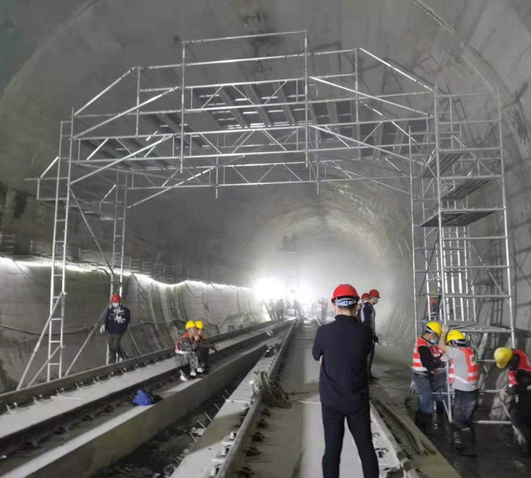 鋁制隧道施工架軌道移動架登高臺車用于高鐵橋洞隧道檢修作業(yè)