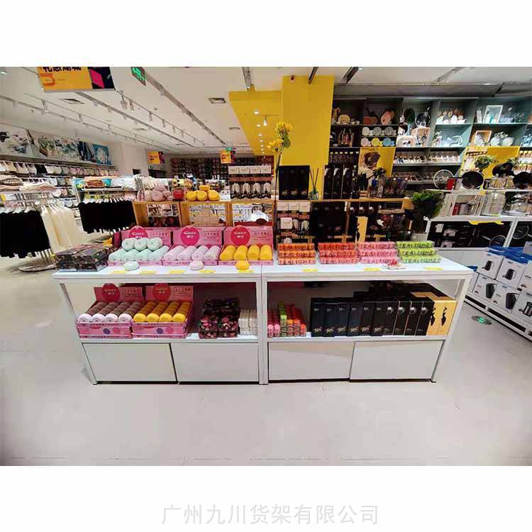 名創(chuàng)優(yōu)品貨架母嬰店展示架九川貨架廠家