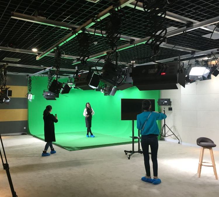 實(shí)景虛擬演播室錄音室整體裝修方案多機(jī)位視頻切換臺專業(yè)安裝