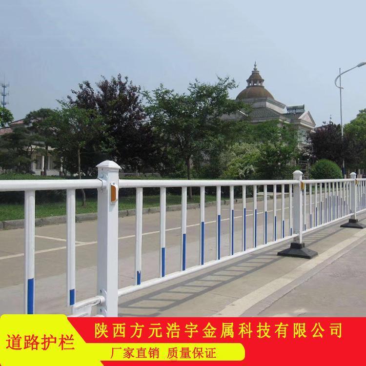 西寧道路護(hù)欄定制規(guī)格大量現(xiàn)貨廠家直銷-方元浩宇