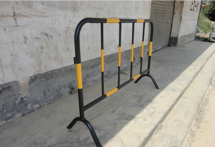 深圳沙頭鐵馬護(hù)欄小區(qū)維護(hù)護(hù)欄安全施工鐵馬護(hù)欄道路分隔臨時(shí)護(hù)欄