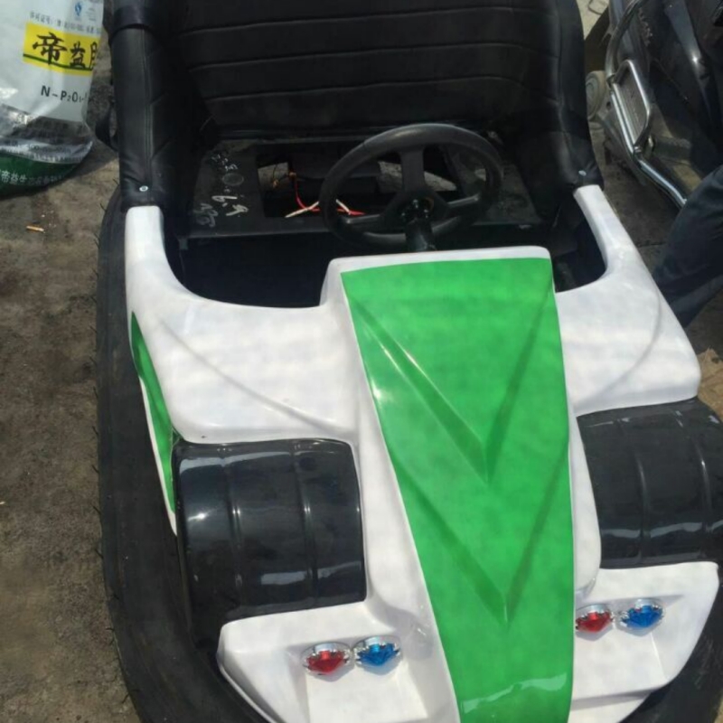 景區(qū)雙人地網(wǎng)碰碰車游樂設(shè)備廠家戶外游樂設(shè)施款式