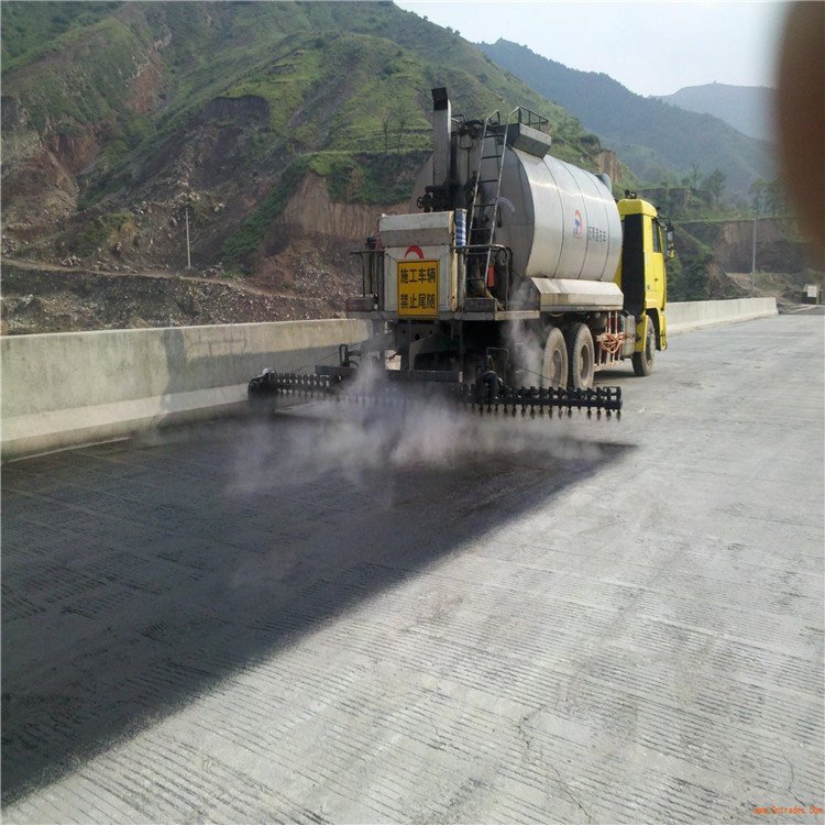 青云防水PB-2型聚合物改性瀝青防水涂料道橋?qū)Ｓ貌牧鲜┕娡? title=