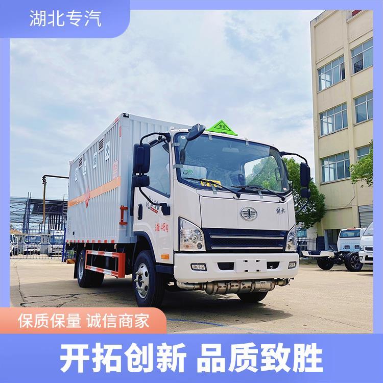 解放輕型危貨運輸車煙花爆竹轉(zhuǎn)運車操作簡單