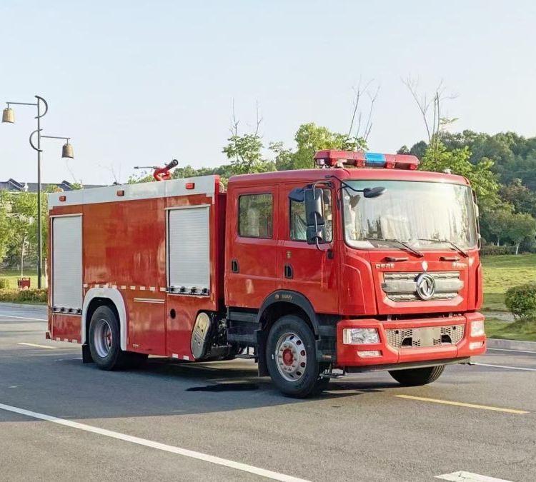 東風D9多利卡六噸泡沫消防車適用于城市消防救援應急搶險灑水車