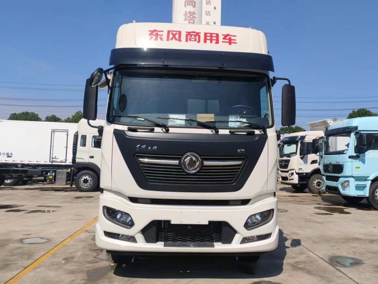 6.8米東風天錦冷藏車.康明期290馬力.6.7升排量高頂雙臥