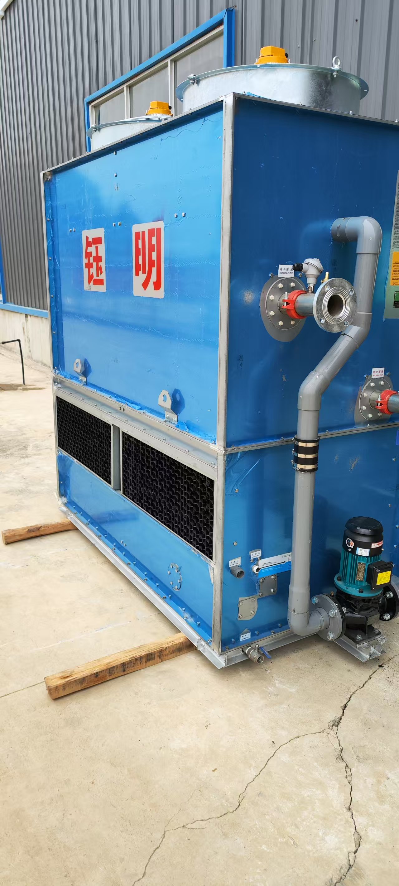 逆流閉式冷卻水塔安裝方便降溫快不銹鋼方形涼水塔冷水塔廠家