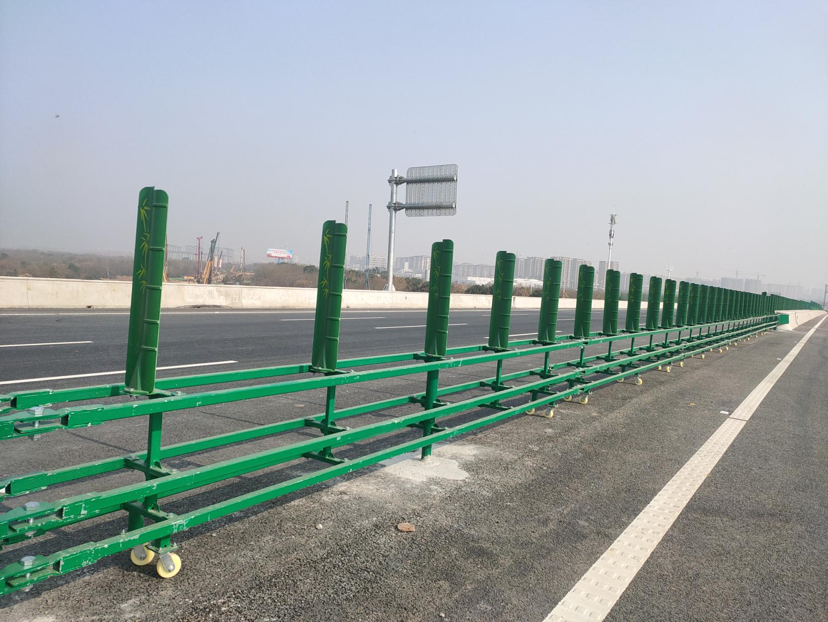 高速sbm級(jí)防撞活動(dòng)護(hù)欄輕便型公路中央開口隔離欄免翼墻過(guò)渡