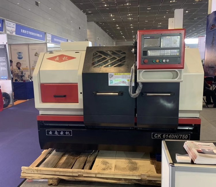 CK6140數(shù)控車床機(jī)床鑄造設(shè)備運(yùn)行穩(wěn)定使用壽命長(zhǎng)