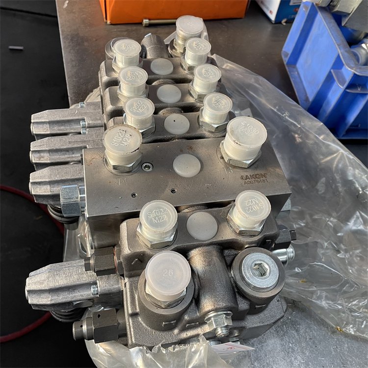 隨車吊片式操作閥吊機雙泵合流多路閥平衡閥3聯(lián)到8聯(lián)SDL20-4BHL
