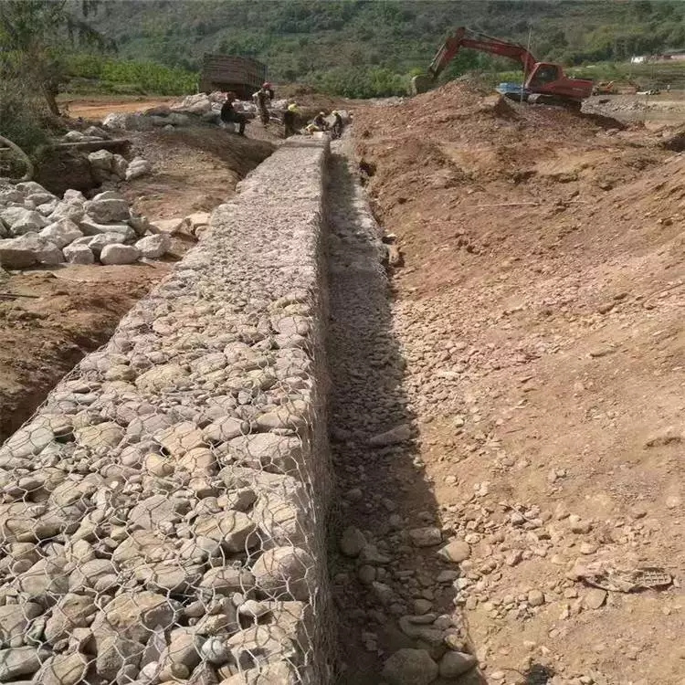 包塑石籠防汛固土格賓擋墻河道治理雷諾護(hù)墊焊接景觀石籠網(wǎng)