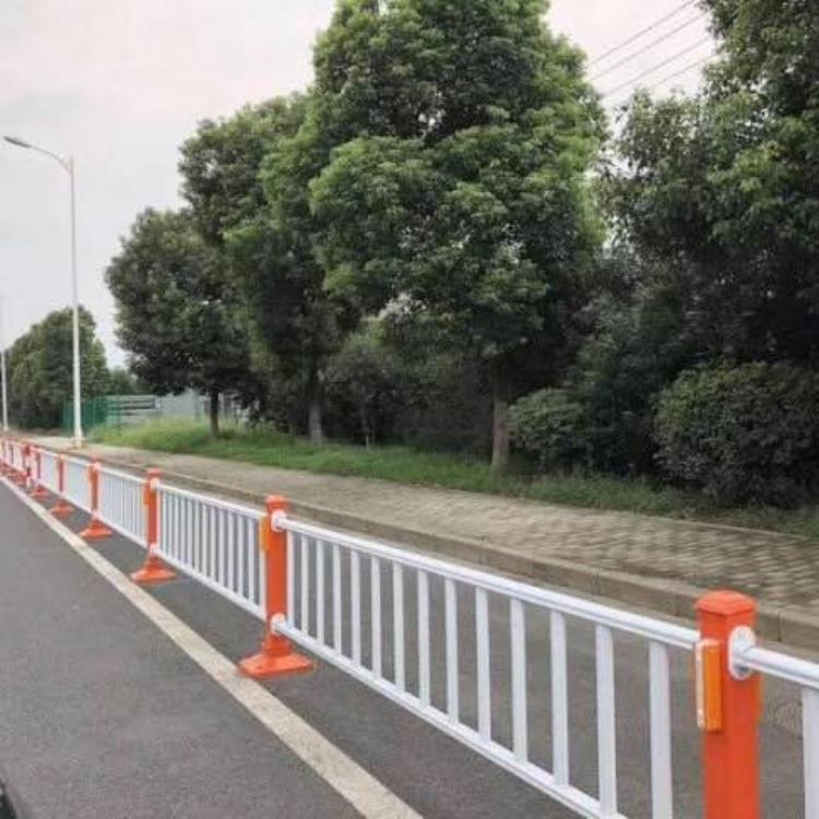 金路品牌鋅鋼道路護(hù)欄JL型號(hào)3*1.2米規(guī)格靜電噴涂高耐曬