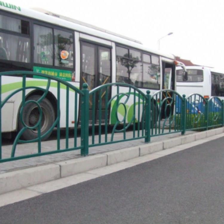上海普陀鋅鋼道路護(hù)欄工程道路隔離欄金路護(hù)欄質(zhì)量保障